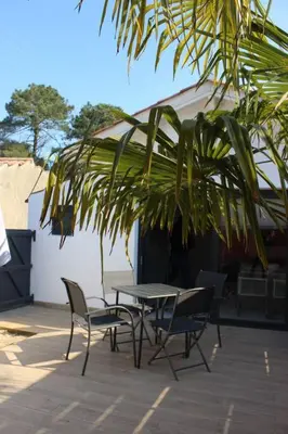 Terrasse ou espace extérieur de l'établissement Maisonnette 2 pièces 100m de la plage de la Clère
