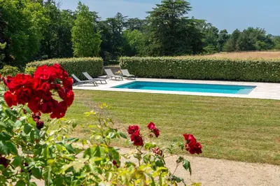 Piscine de l'établissement Le Pasty - Piscine - Tennis - Puy du Fou ou située à proximité