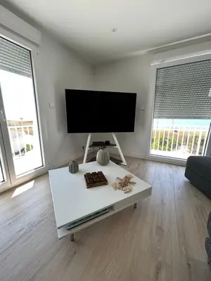 Télévision ou salle de divertissement dans l'établissement 12 pers, sur la dune, PMR, spa, hammam, salle de sport