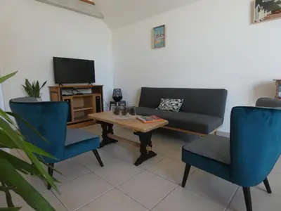 Télévision ou salle de divertissement dans l'établissement Maison rénovée, 8 pers, animaux admis, jardin - FR-1-540-188