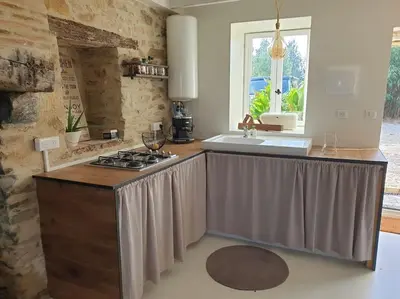 Cuisine ou kitchenette dans l'établissement Logement Cosy 2 à 4 Personnes Campagne proche Mer