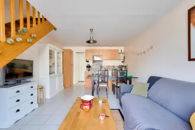 Cuisine ou kitchenette dans l'établissement À deux pas de la plage, jolie maison pour 4