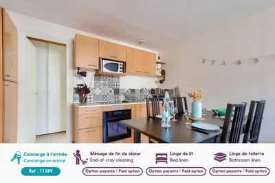 Cuisine ou kitchenette dans l'établissement À deux pas de la plage, jolie maison pour 4
