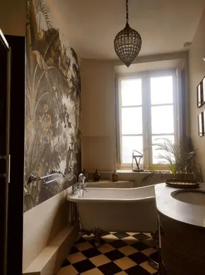 Salle de bains dans l'établissement Le 1825, une suite luxueuse au coeur de la ville