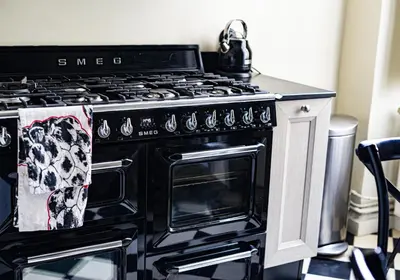 Cuisine ou kitchenette dans l'établissement Le 1825, une suite luxueuse au coeur de la ville
