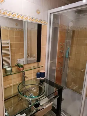 Salle de bains dans l'établissement LES CRISTELLES
