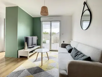 Télévision ou salle de divertissement dans l'établissement Maison cosy au calme parking privé inclus