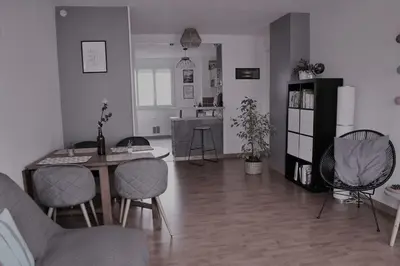Plan de l'établissement TRENTEMOULT-REZE : 2 chambres, 65m²+parking+wifi