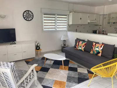 Cuisine ou kitchenette dans l'établissement Chai Saint Jean CAMELIA Piscine et SPA
