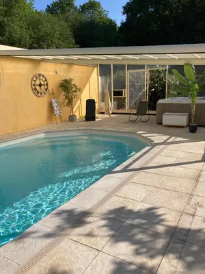 Piscine de l'établissement Chai Saint Jean CAMELIA Piscine et SPA ou située à proximité