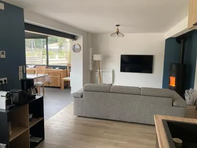 Télévision ou salle de divertissement dans l'établissement Charmante maison familiale entre mer et forêt