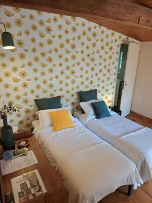 Un ou plusieurs lits dans un hébergement de l'établissement Terre et Eau La chambre d'hôtes du jardinier Sèvremont