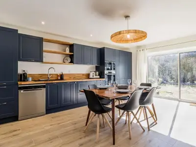 Cuisine ou kitchenette dans l'établissement Gîte charmant, spacieux, à 15 km de Nantes, 2 chambres, terrasse, parking, animaux acceptés - FR-1-306-1238