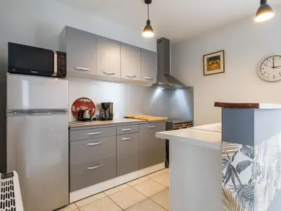 Cuisine ou kitchenette dans l'établissement Maison Calme avec Jardin Clos, Près de Pornic et Nantes, Wifi et Équipements Bébé Inclus - FR-1-306-1239