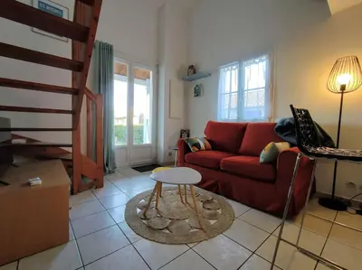 Coin salon dans l'établissement Charmante maison de vacances, 4P, piscines, proche Gohaud