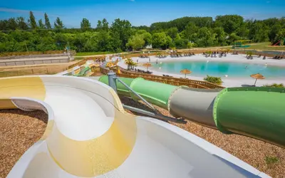 Piscine de l'établissement Camping Aubigny-Les Clouzeaux ou située à proximité