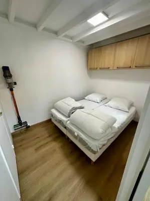 Un ou plusieurs lits dans un hébergement de l'établissement La KoZy - Maison moderne, Mer, Forêt, Piscine - Wifi