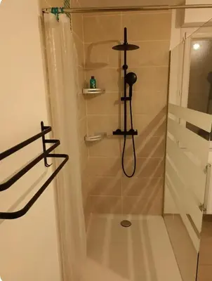 Salle de bains dans l'établissement Chambre privée