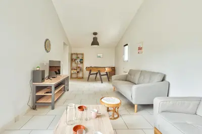 Coin salon dans l'établissement 600m plage- Grande maison et son jardin pour 8