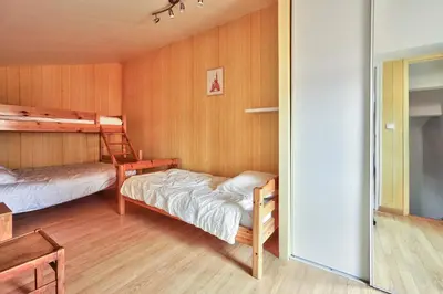 Un ou plusieurs lits dans un hébergement de l'établissement 600m plage- Grande maison et son jardin pour 8