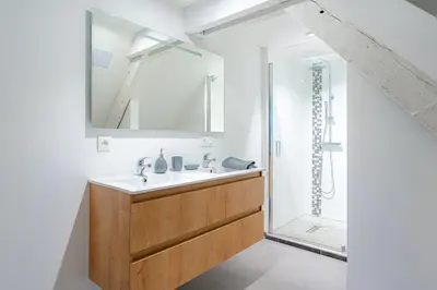 Salle de bains dans l'établissement Coeur de ville #B1 - Chambre privée dans logement partagée - Proche commerces et transports