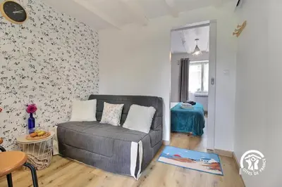 Coin salon dans l'établissement Le Tigîte B&B - entrée privée, petit déj-linge-ménage inclus, dîner-brunch possibles, 2 espaces nuit séparés 1 à 4 personnes