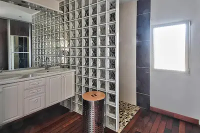 Salle de bains dans l'établissement Maison pour 11 - Piscine - Noirmoutier-en-L'île