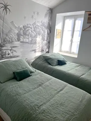Un ou plusieurs lits dans un hébergement de l'établissement La Maison de Lena 500m de la Plage