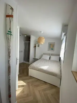 Un ou plusieurs lits dans un hébergement de l'établissement Studio au calme St Marc sur Mer