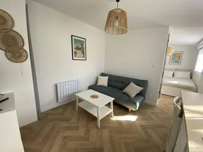 Coin salon dans l'établissement Studio au calme St Marc sur Mer