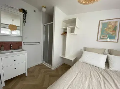 Un ou plusieurs lits dans un hébergement de l'établissement Studio au calme St Marc sur Mer