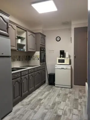 Cuisine ou kitchenette dans l'établissement maison 50m de la mer