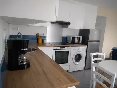 Cuisine ou kitchenette dans l'établissement T2 charmant avec terrasse 650m de la mer Pornichet