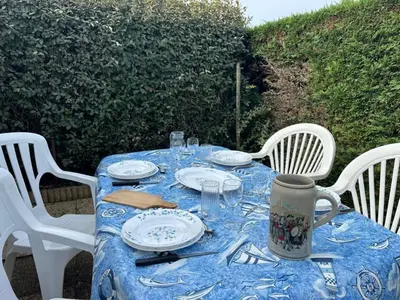 Jardin de l'établissement Maison de vacances à Notre-Dame-de-Monts avec piscine et parking privés - FR-1-540-209