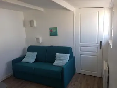 Coin salon dans l'établissement Maisonnette rénovée, animaux admis, parking, 4 pers - Notre-Dame-de-Monts - FR-1-540-231