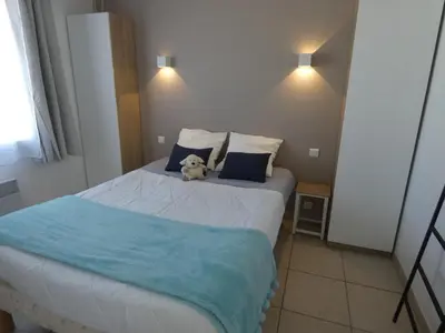 Un ou plusieurs lits dans un hébergement de l'établissement Maison de vacances spacieuse à Notre-Dame-de-Monts - 6 pers, animaux admis - FR-1-540-229