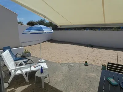 Terrasse ou espace extérieur de l'établissement Maison de vacances spacieuse à Notre-Dame-de-Monts - 6 pers, animaux admis - FR-1-540-229