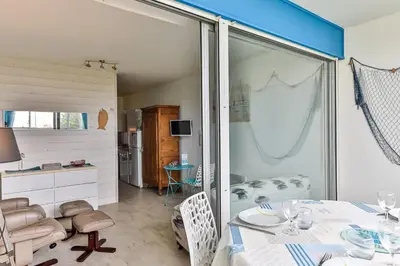 Coin salon dans l'établissement Marina - Face à l'océan - 200m plage